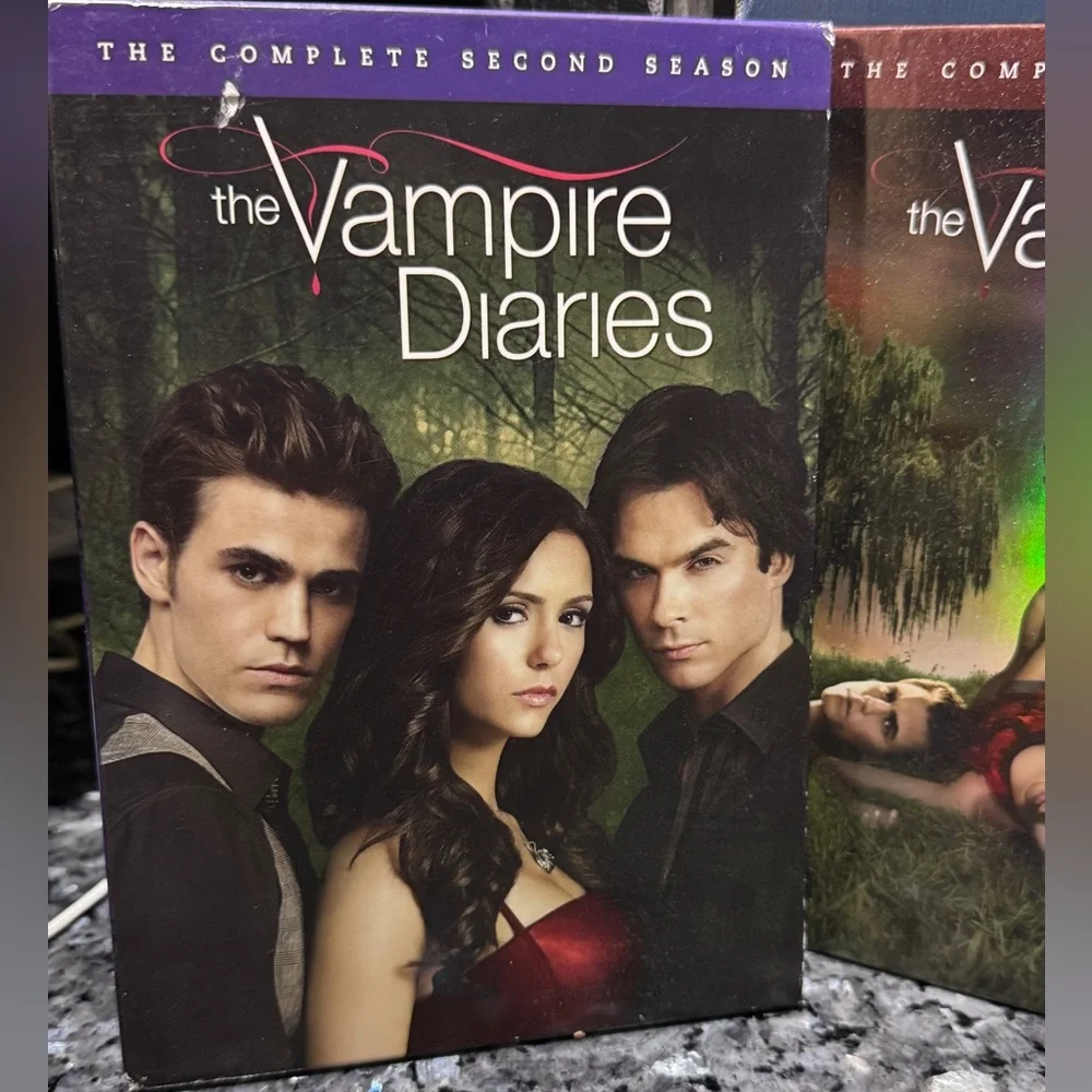 🩸✨ The Vampire Diaries – Complete Seasons 1 & 2 DVD Set ✨🩸 - Picture 2 of 16